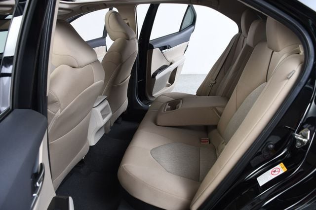 2019 Toyota Camry Hybrid LE CVT - 23067072 - 33