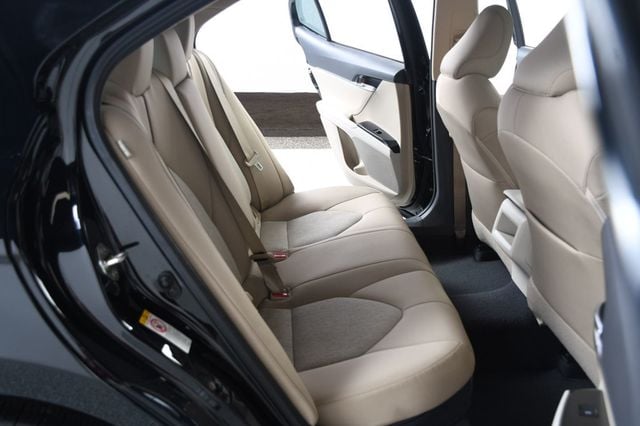 2019 Toyota Camry Hybrid LE CVT - 23067072 - 35