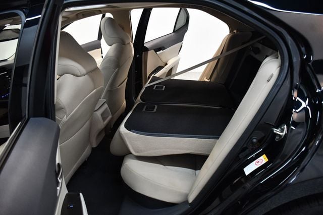 2019 Toyota Camry Hybrid LE CVT - 23067072 - 39