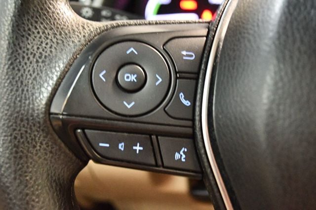 2019 Toyota Camry Hybrid LE CVT - 23067072 - 42