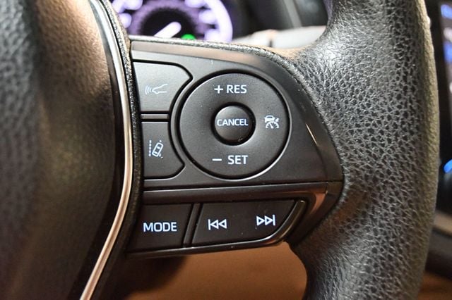2019 Toyota Camry Hybrid LE CVT - 23067072 - 43