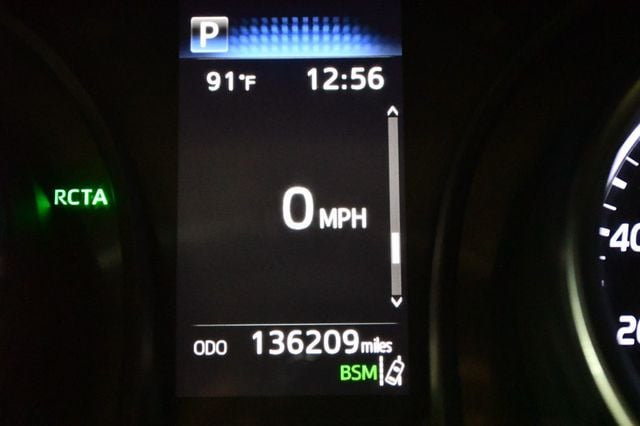 2019 Toyota Camry Hybrid LE CVT - 23067072 - 46