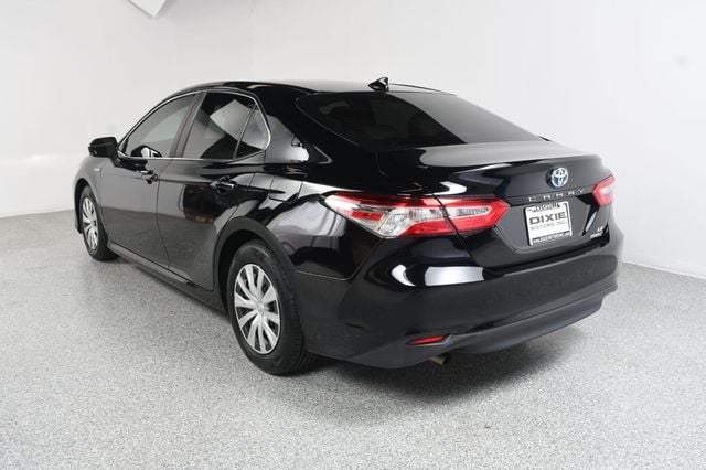 2019 Toyota Camry Hybrid LE CVT - 23067072 - 6