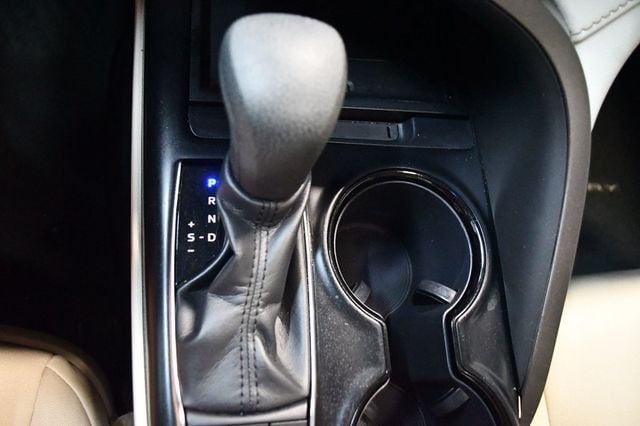 2019 Toyota Camry Hybrid LE CVT - 23067072 - 69