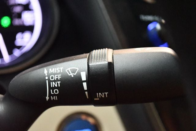2019 Toyota Camry Hybrid LE CVT - 23067072 - 74