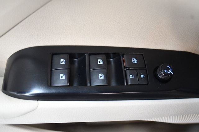 2019 Toyota Camry Hybrid LE CVT - 23067072 - 76