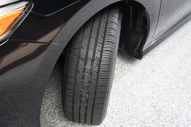 2019 Toyota Camry Hybrid LE CVT - 23067072 - 80