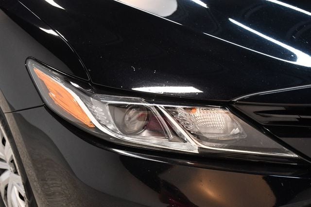 2019 Toyota Camry Hybrid LE CVT - 23067072 - 8