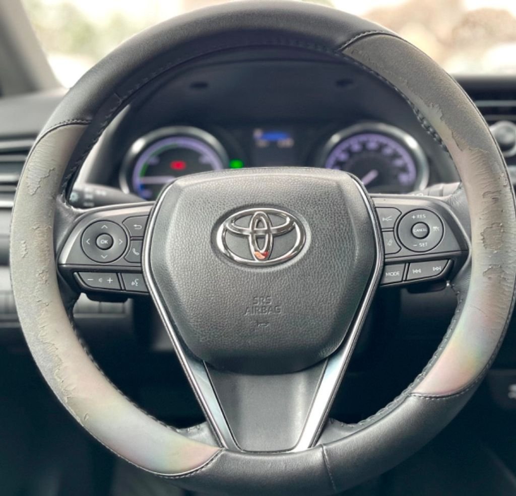 2019 Toyota Camry Hybrid SE CVT - 22318453 - 18
