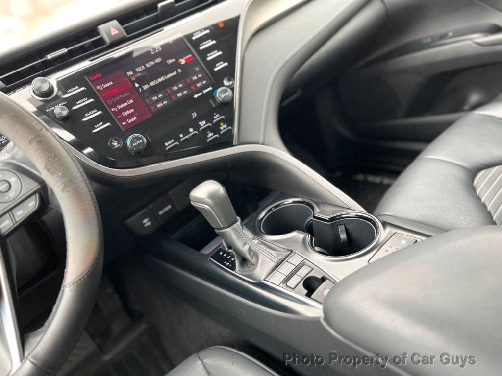 2019 Toyota Camry Hybrid SE CVT - 22318453 - 35