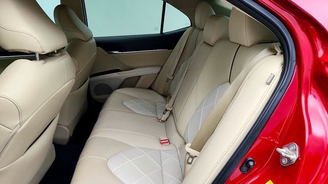 2019 Toyota Camry Hybrid XLE CVT - 23094159 - 18
