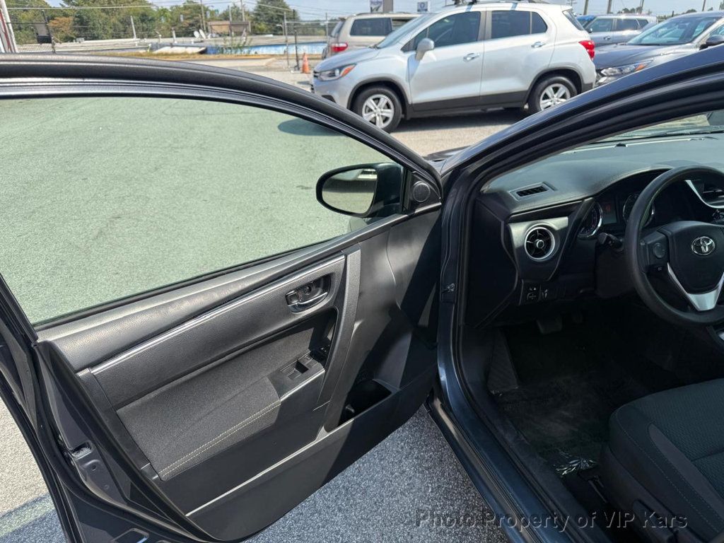 2019 Toyota Corolla L photo 10