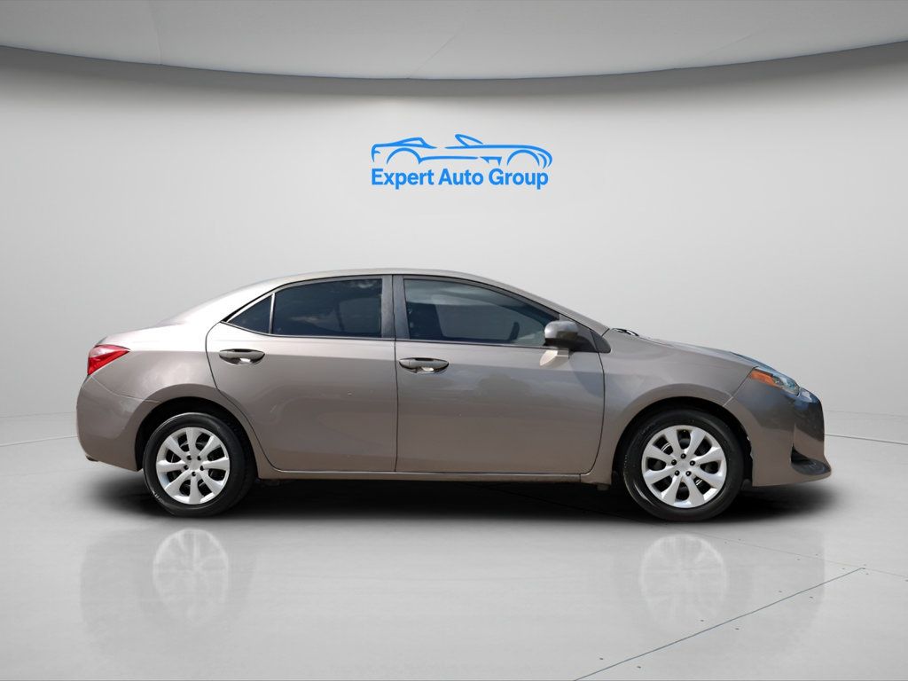 2019 Toyota Corolla LE photo 2