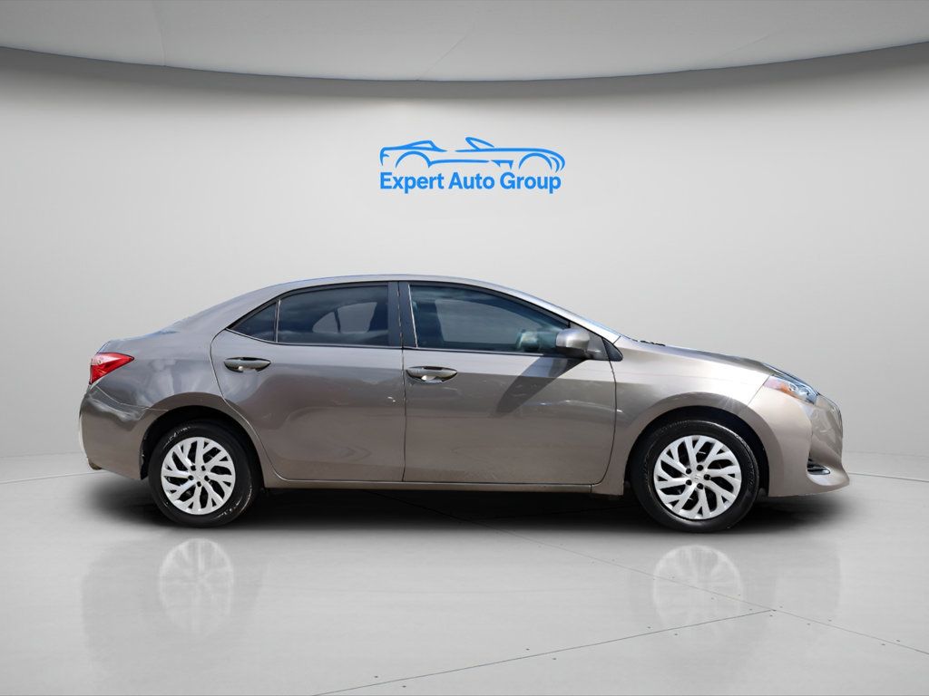 2019 Toyota Corolla LE photo 3