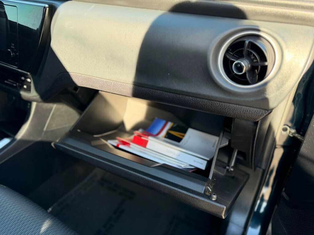 2019 Toyota Corolla LE CVT - 22973664 - 19