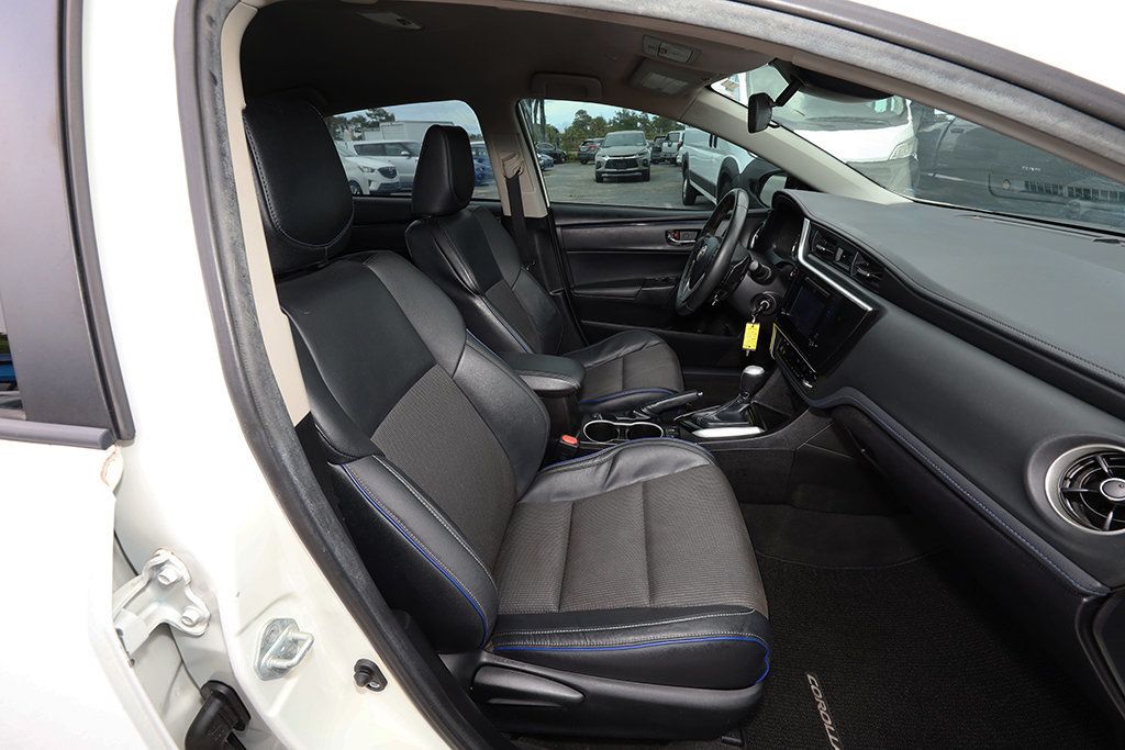 2019 Toyota Corolla L photo 10