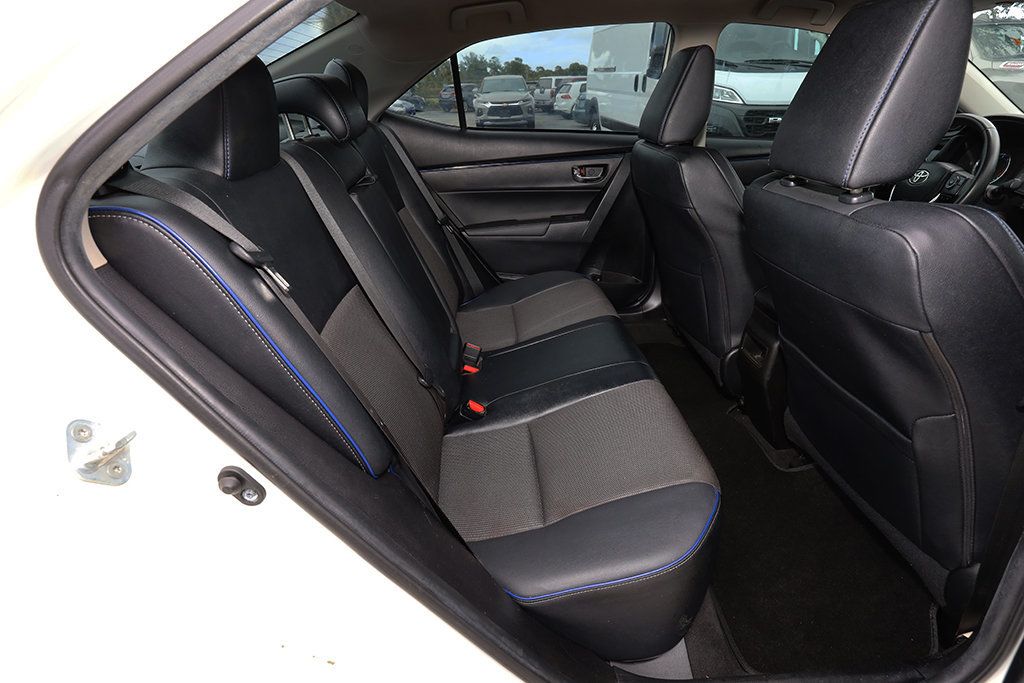 2019 Toyota Corolla L photo 12