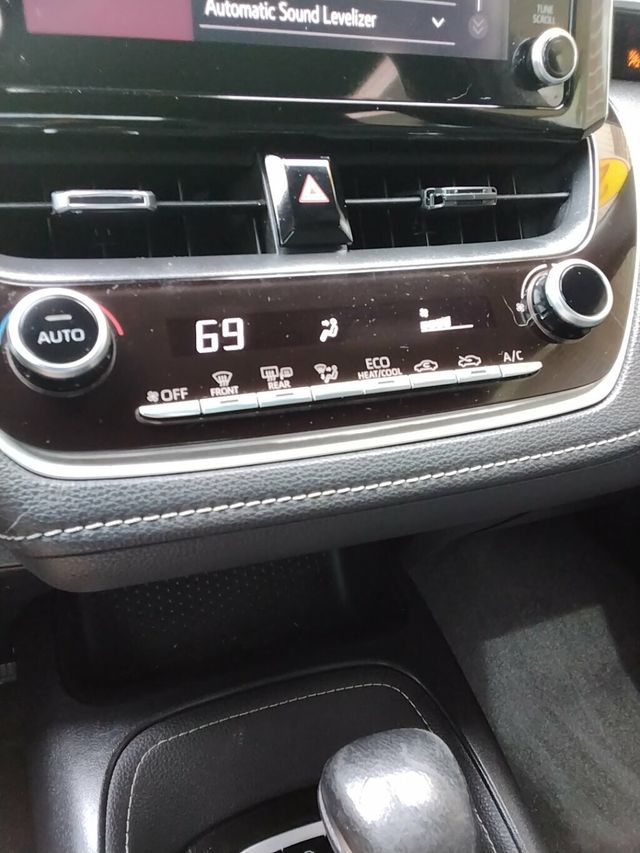 2019 Toyota Corolla Hatchback SE CVT - 23032691 - 19