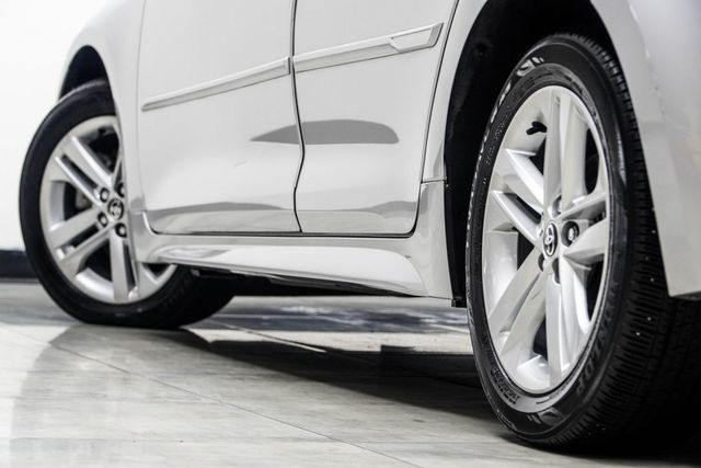 2019 Toyota Corolla Hatchback SE CVT - 23040175 - 15
