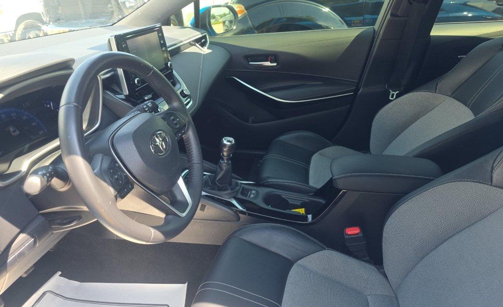 2019 Toyota Corolla Hatchback XSE Manual - 23033005 - 4
