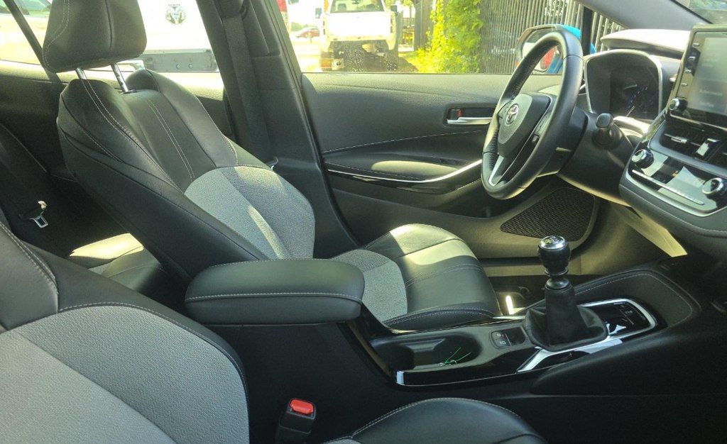 2019 Toyota Corolla Hatchback XSE Manual - 23033005 - 5