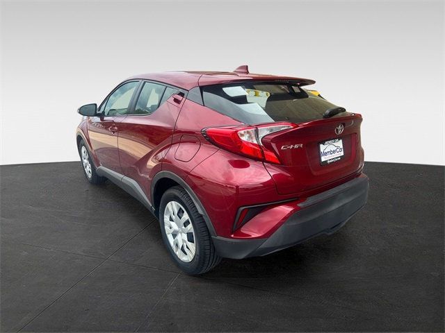 2019 Toyota C-HR LE photo 3