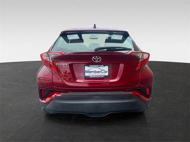 2019 Toyota C-HR LE photo 4