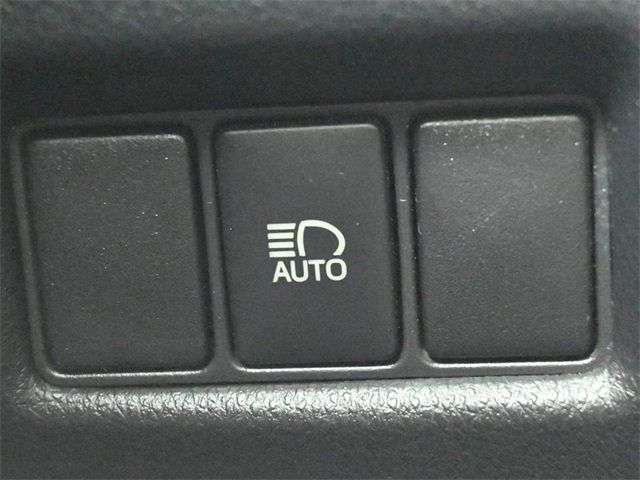 2019 Toyota C-HR LE FWD - 22968060 - 26