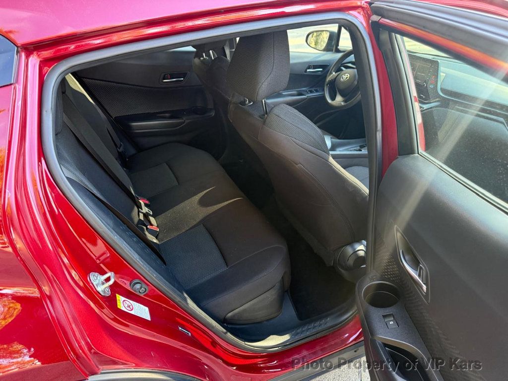 2019 Toyota C-HR XLE FWD - 22944778 - 9