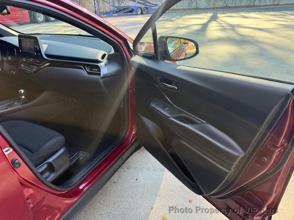 2019 Toyota C-HR XLE FWD - 22944778 - 14