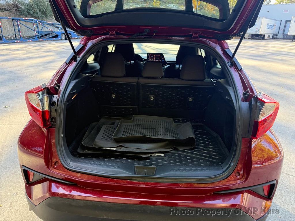 2019 Toyota C-HR XLE FWD - 22944778 - 16