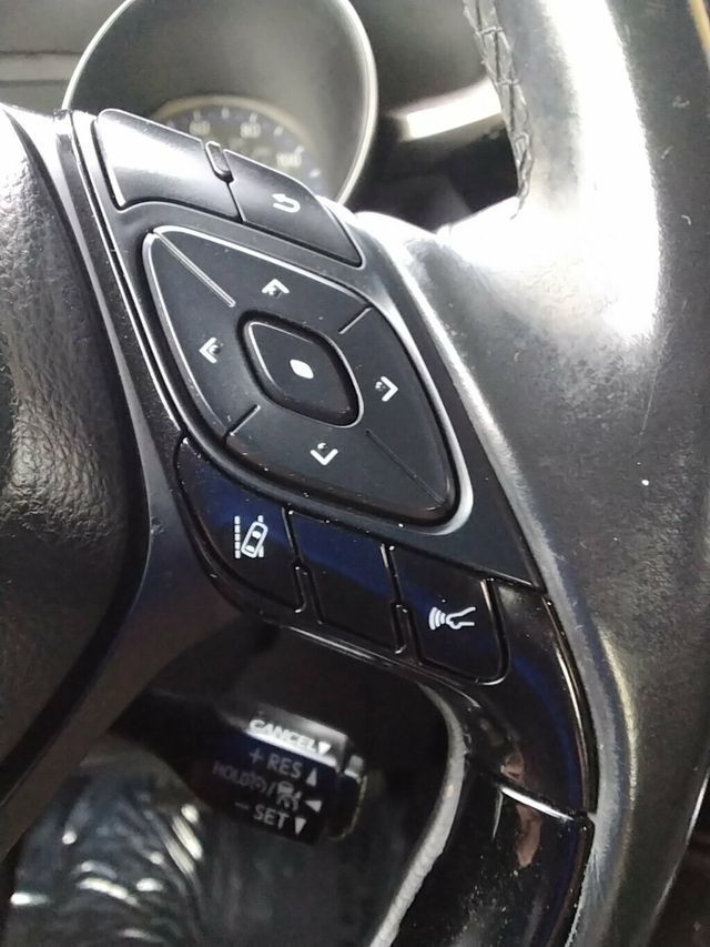 2019 Toyota C-HR XLE FWD - 22915234 - 13