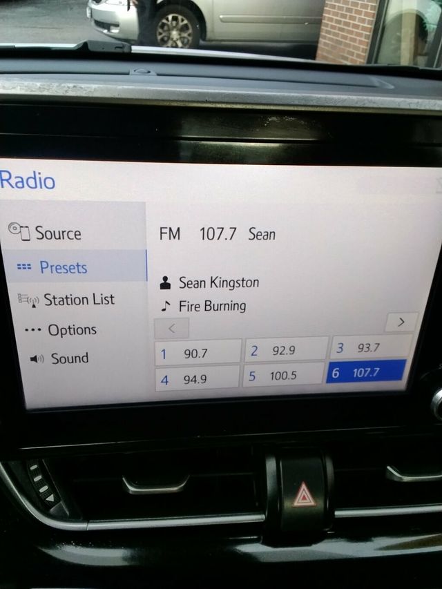 2019 Toyota C-HR XLE FWD - 22915234 - 17