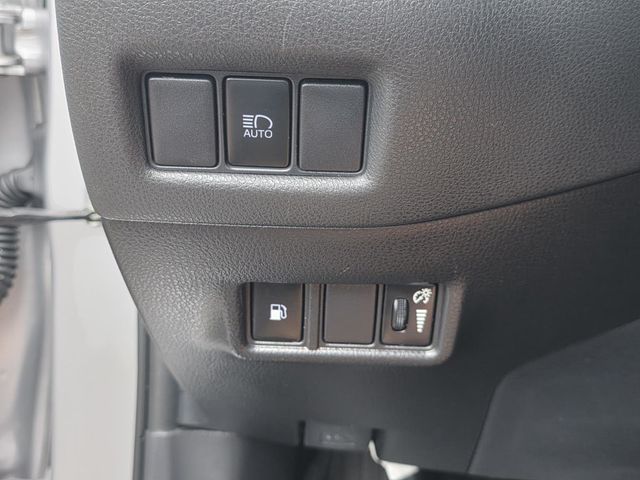 2019 Toyota C-HR XLE FWD - 23033607 - 19