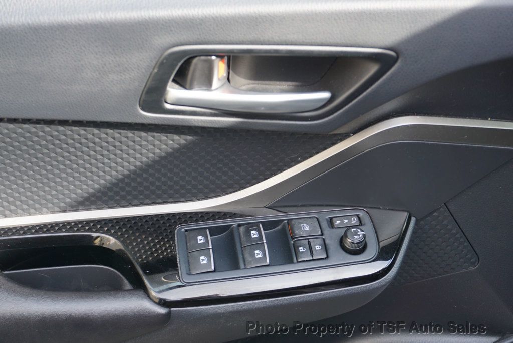 2019 Toyota C-HR XLE FWD - 23018446 - 27