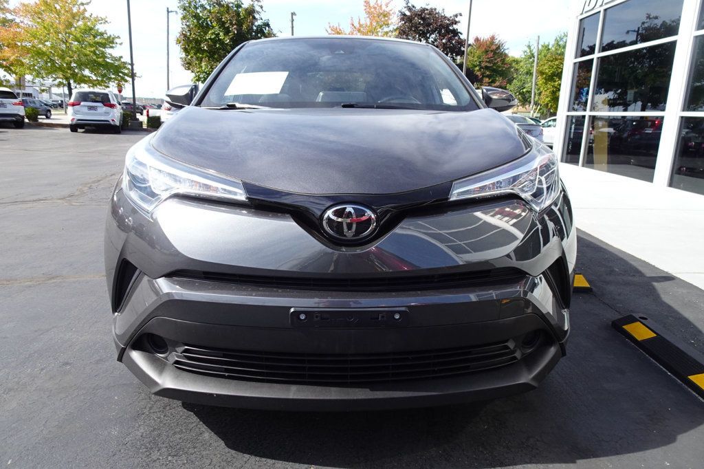 2019 Toyota C-HR XLE photo 3