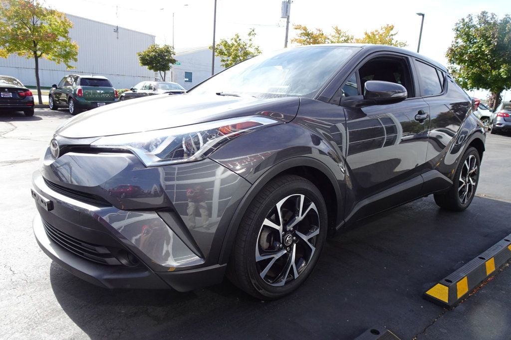 2019 Toyota C-HR XLE photo 4