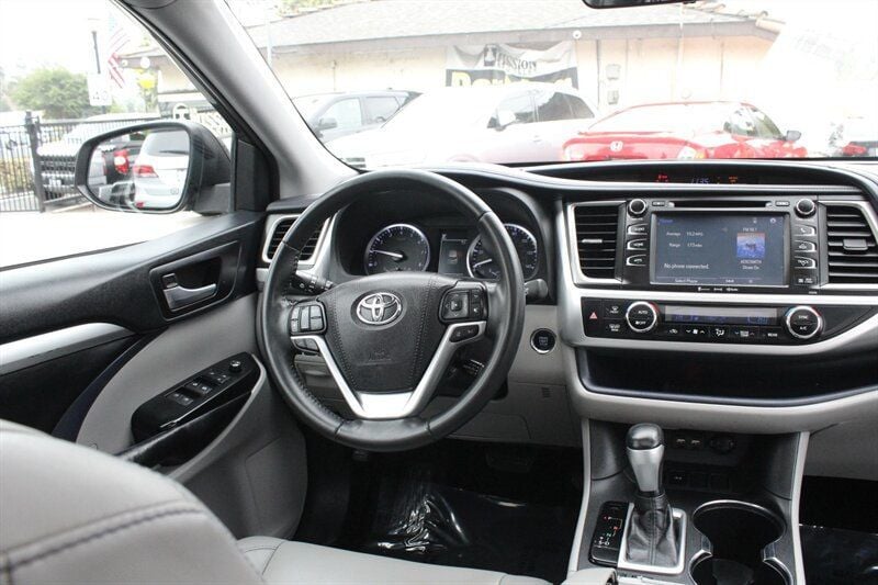 2019 Toyota Highlander  - 22593839 - 10