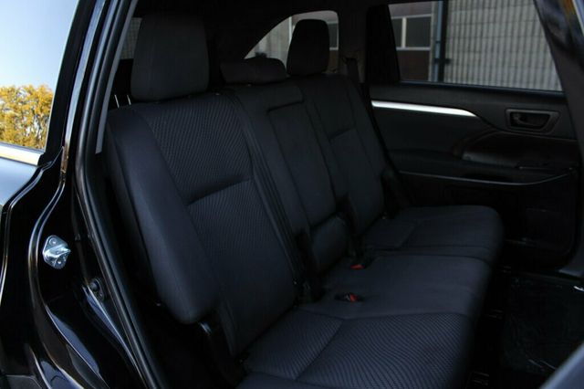 2019 Toyota Highlander AWD LE  - 23079280 - 11