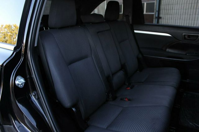 2019 Toyota Highlander AWD LE  - 23079280 - 12