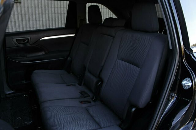 2019 Toyota Highlander AWD LE  - 23079280 - 28