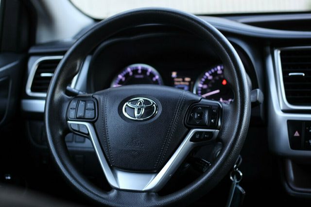 2019 Toyota Highlander AWD LE  - 23079280 - 30