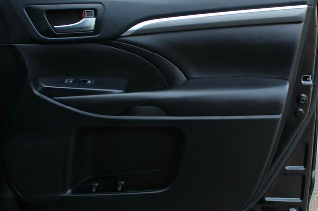 2019 Toyota Highlander AWD SE NIGHTSHADE EDITION W/ LEATHER, PWR MOONROOF,  - 23053260 - 5