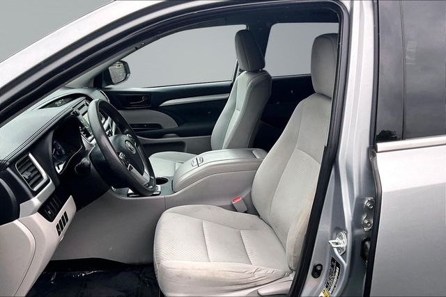 2019 Toyota Highlander LE - 23017188 - 9