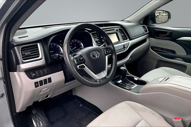 2019 Toyota Highlander LE - 23017188 - 10