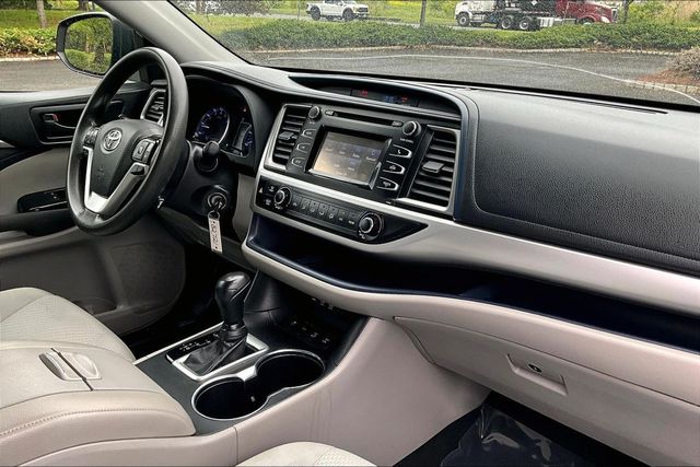 2019 Toyota Highlander LE - 23017188 - 11
