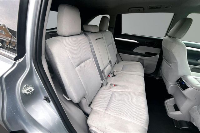 2019 Toyota Highlander LE - 23017188 - 13