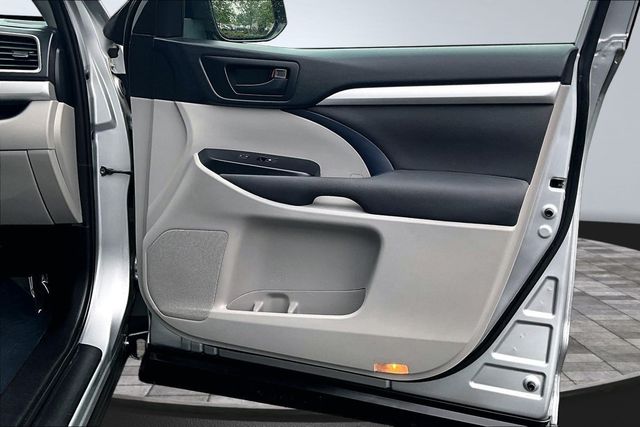 2019 Toyota Highlander LE - 23017188 - 15