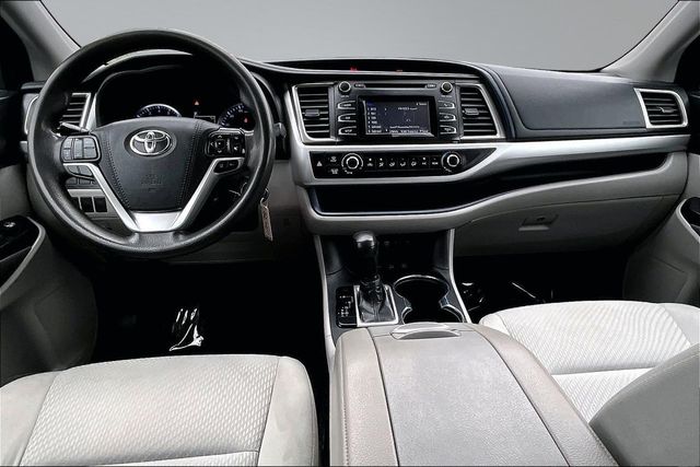 2019 Toyota Highlander LE - 23017188 - 18
