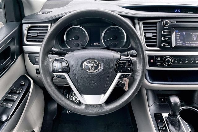 2019 Toyota Highlander LE - 23017188 - 19